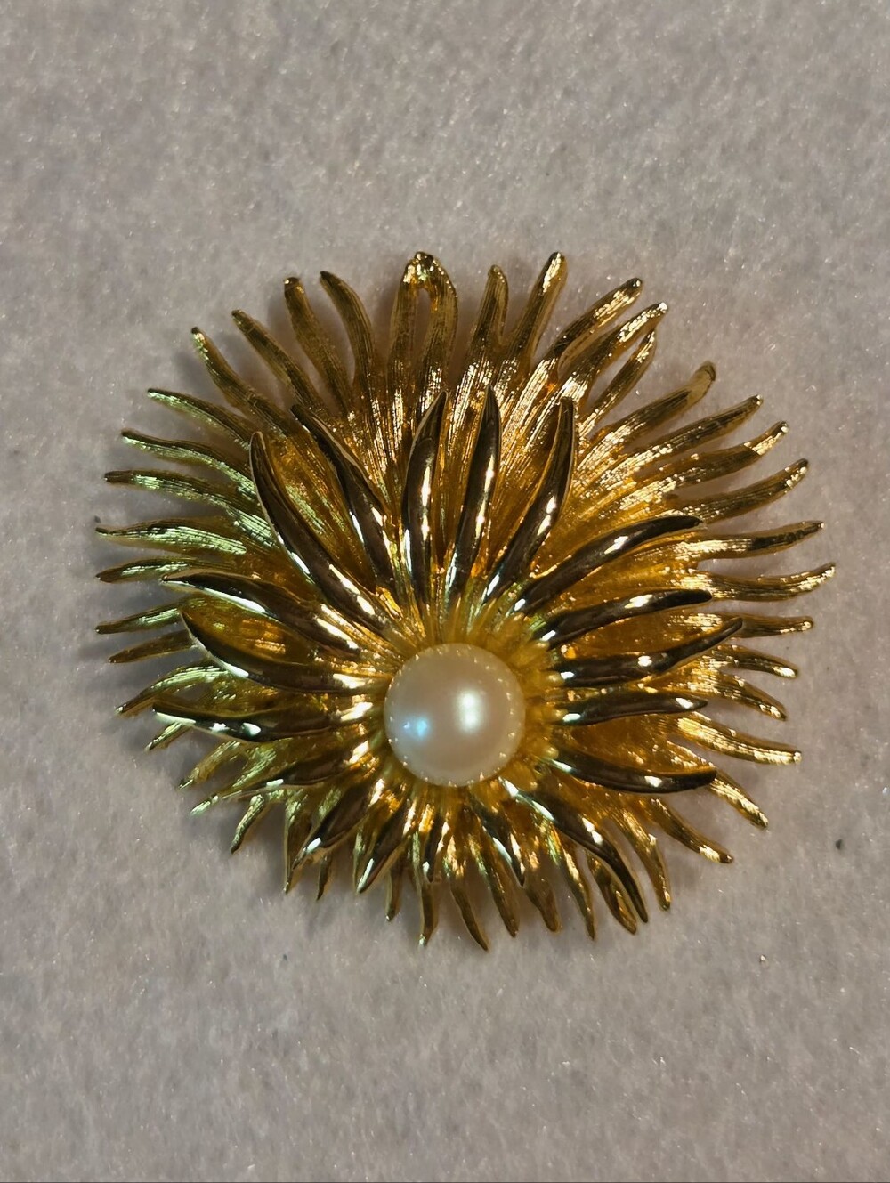 Vintage Gold-tone Sunburst Pearl Center Brooch - Women Jewelry